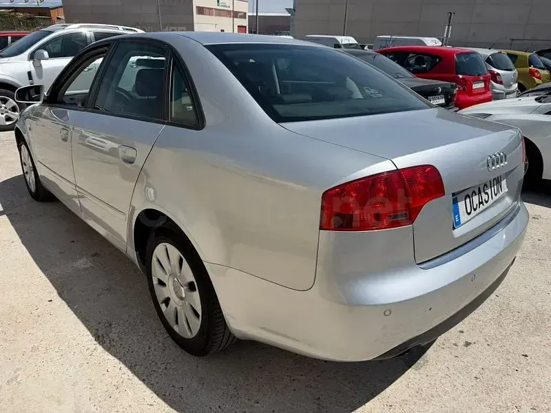 Usado Audi A4 170 CV (125 kW) 2010 Gris / plata Berlina