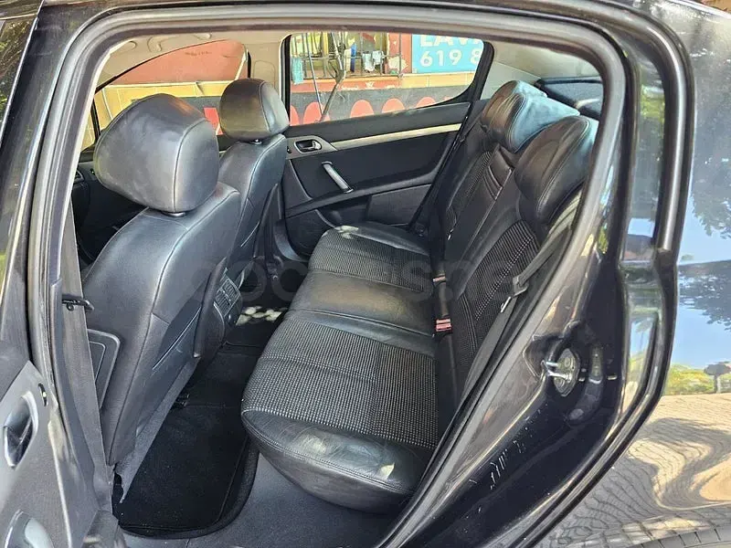 Usado Peugeot 407 Sport 136 CV (100 kW) 2005 Negro Berlina