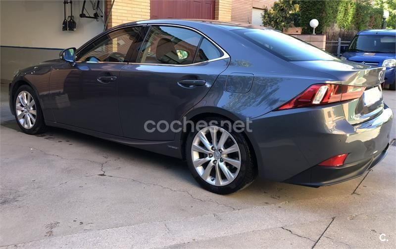 Usado Lexus IS300h 223 CV (164 kW) 2013 Gris / plata Berlina