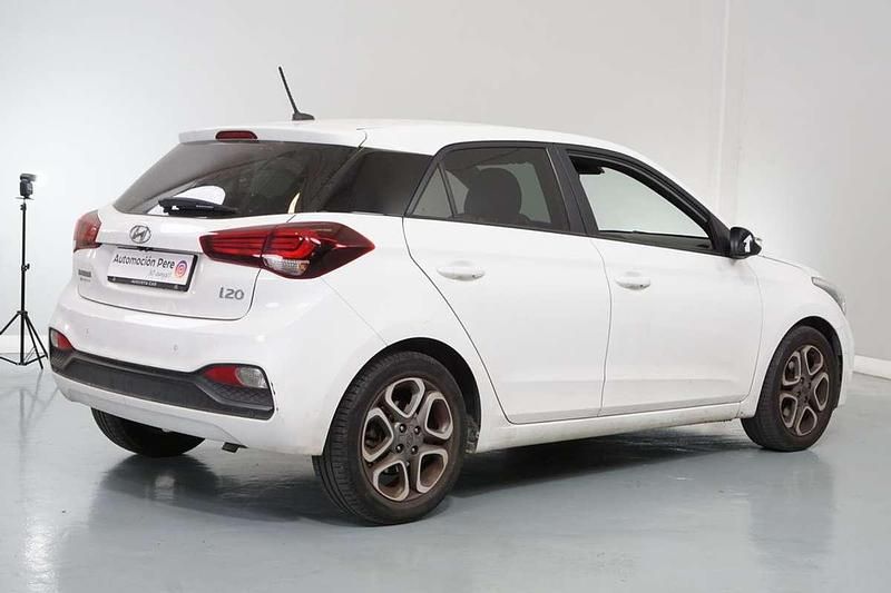 Usado Hyundai i20 100 CV (73 kW) 2019 Blanco Utilitario