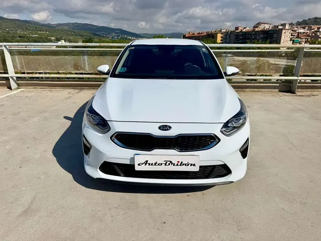 Usado Kia Ceed 120 CV (88 kW) 2021 Blanco Utilitario