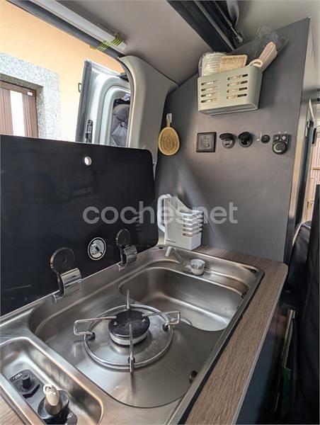 Usado VW Caravelle 150 CV (110 kW) 2023 Rojo Monovolumen