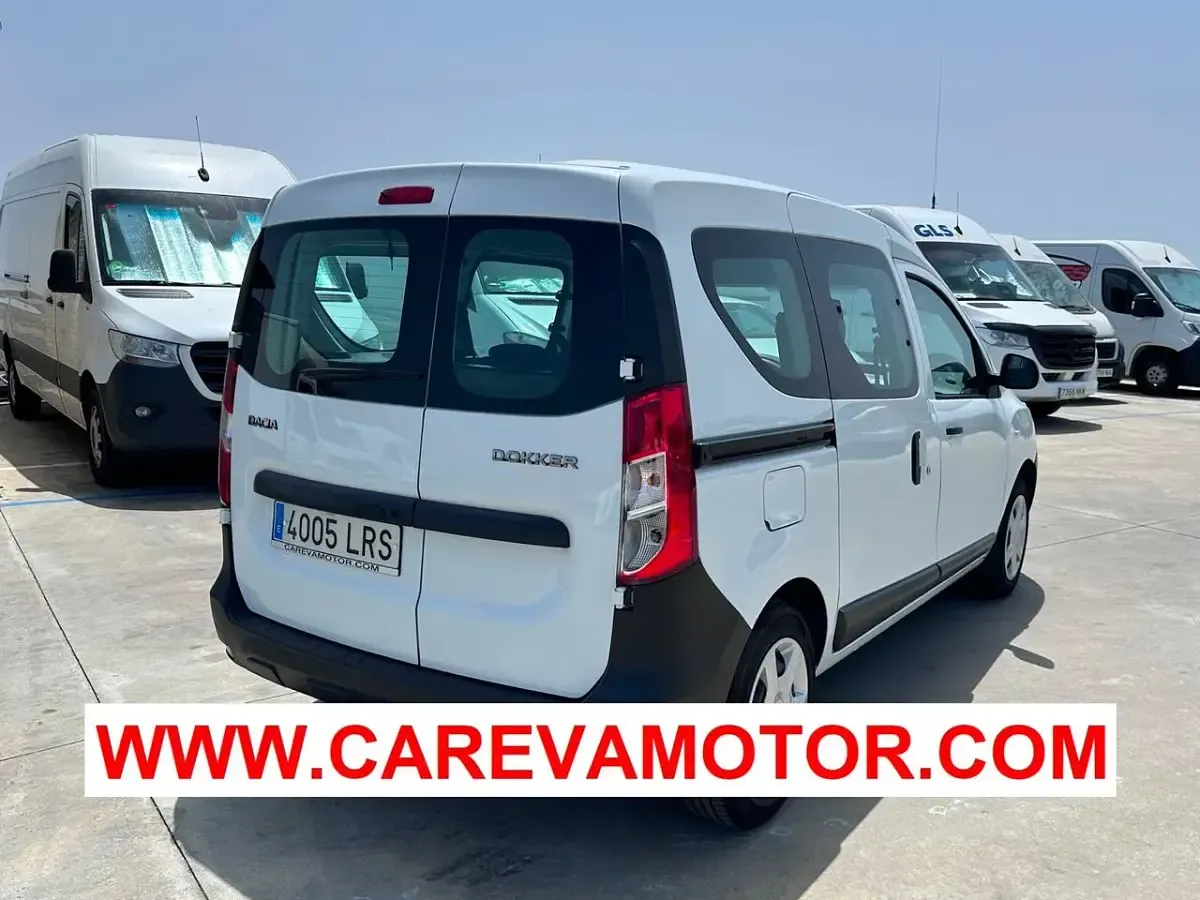 Usado Dacia Dokker Essentiel 110 CV (80 kW) 2021 Blanco Monovolumen