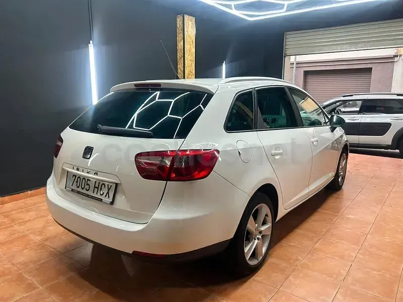 Usado Seat Ibiza ST Sport 105 CV (77 kW) 2011 Blanco Familiar