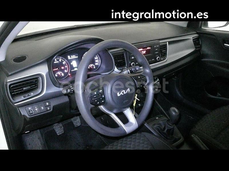 Usado Kia Rio 100 CV (73 kW) 2022 Blanco Berlina