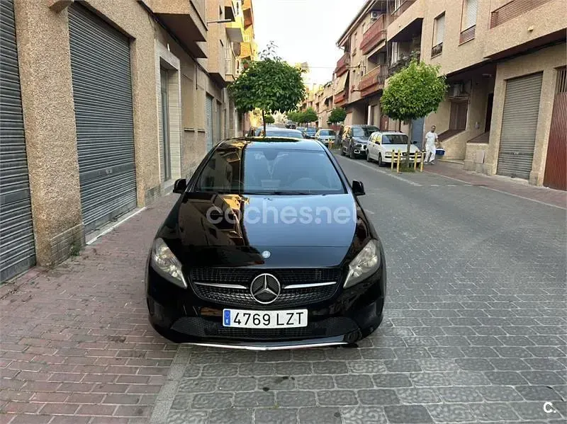 Usado Mercedes A200 Urban 136 CV (100 kW) 2016 Negro Utilitario