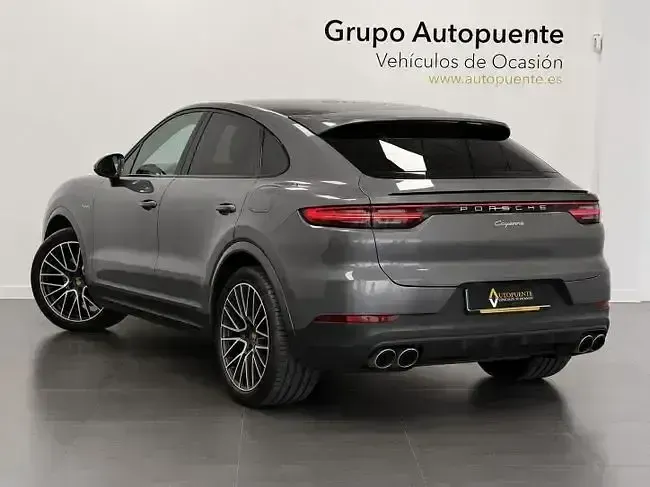 Usado Porsche Cayenne E-Hybrid 462 CV (339 kW) 2022 Gris SUV