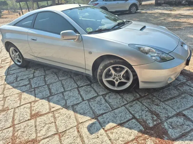 Usado Toyota Celica 143 CV (105 kW) 1999 Gris / plata Coupe