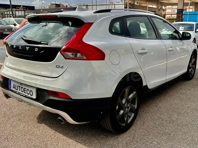 Usado Volvo V40 CC Momentum 150 CV (110 kW) 2015 Blanco Familiar