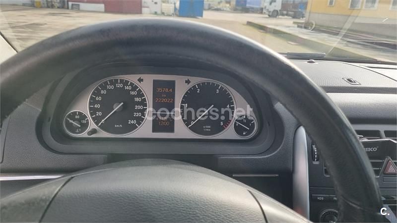 Usado Mercedes B200 140 CV (102 kW) 2006 Granate Monovolumen