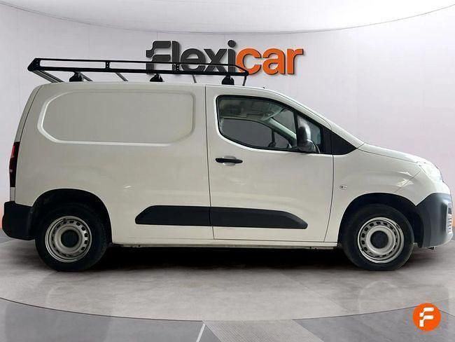 Usado Citroën Berlingo Feel 102 CV (75 kW) 2021 Blanco Monovolumen