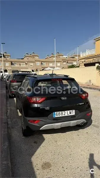 Usado Kia Stonic 100 CV (73 kW) 2021 Negro SUV