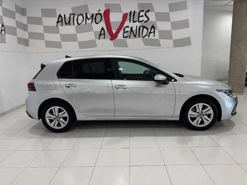 Usado VW Golf VIII Life 110 CV (80 kW) 2022 Gris / plata Berlina