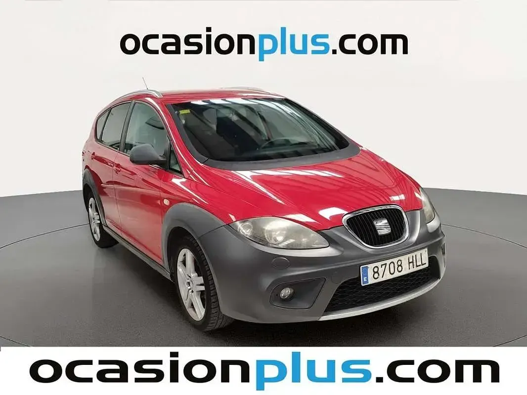 Usado Seat Altea 105 CV (77 kW) 2012 Rojo SUV