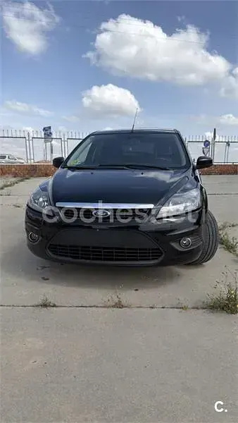 Usado Ford Focus Trend 109 CV (80 kW) 2010 Negro Berlina
