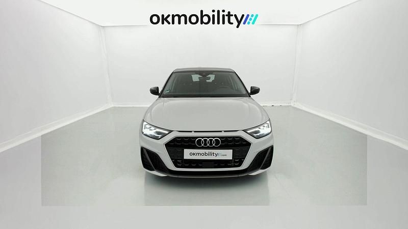 Usado Audi A1 Sportback S-Line 110 CV (80 kW) 2022 Gletscherweis / mythosschwarz Utilitario