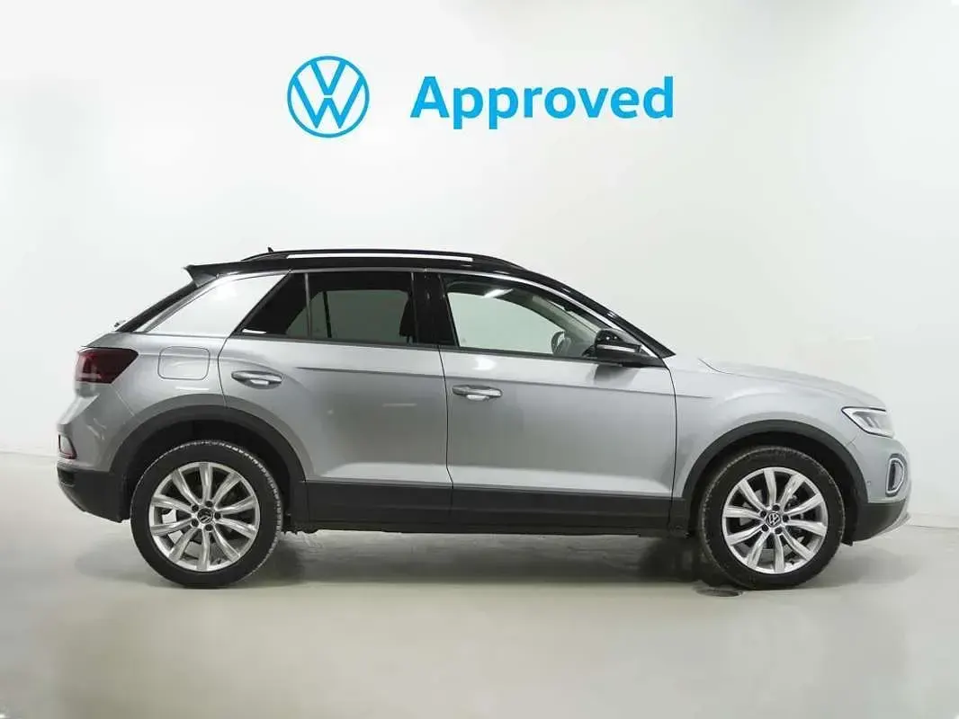 Usado VW T-Roc Life 150 CV (110 kW) 2022 Plateado SUV