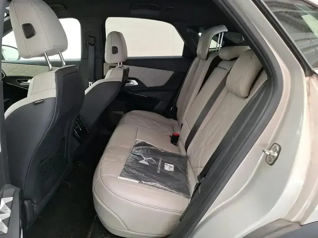 Usado DS Automobiles DS7 Crossback So Chic 226 CV (166 kW) 2021 Beige SUV