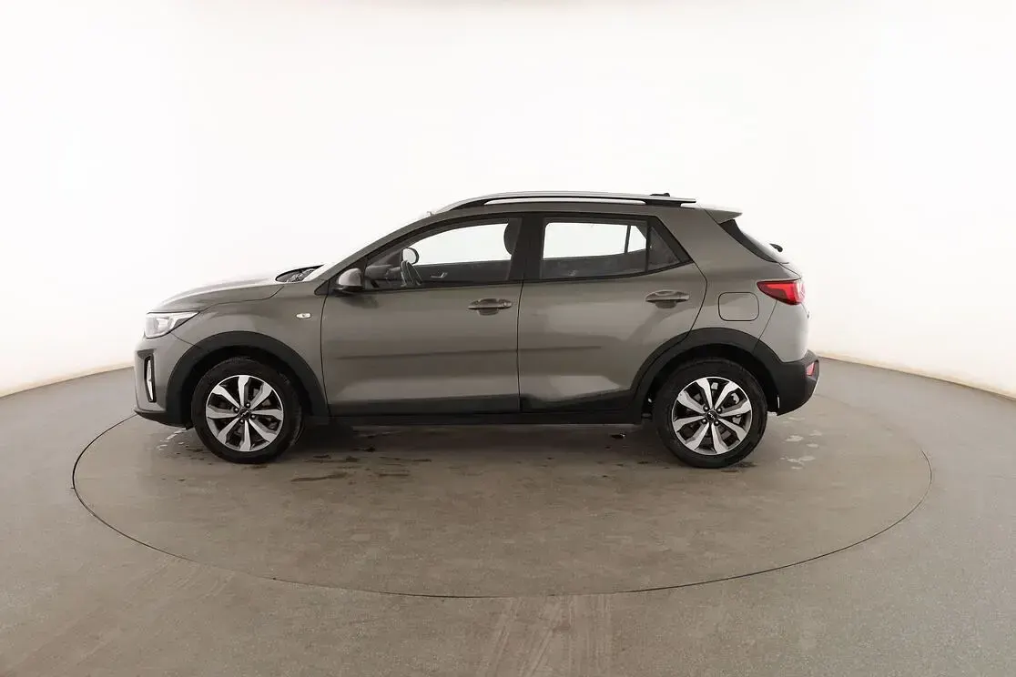 Usado Kia Stonic 84 CV (61 kW) 2021 Gris SUV