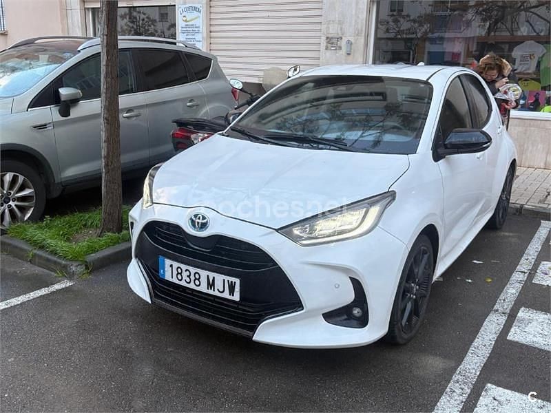 Usado Toyota Yaris Hybrid Plus 116 CV (85 kW) 2023 Blanco Berlina