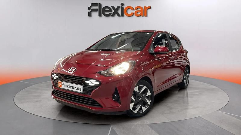Usado Hyundai i10 67 CV (49 kW) 2023 Rojo Utilitario