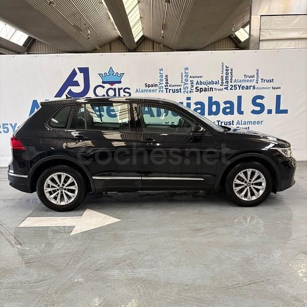 Usado VW Tiguan 122 CV (89 kW) 2022 Gris / plata SUV