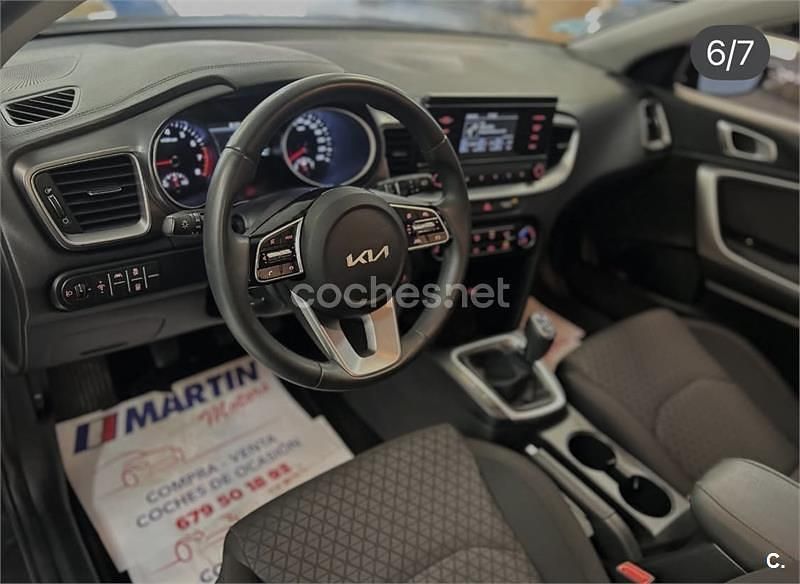 Usado Kia Ceed 100 CV (73 kW) 2023 Negro Utilitario