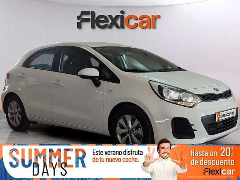 Blanco Usado 2017 Kia Rio Utilitario | 8690 € (Buen precio) - Imagen 1/4