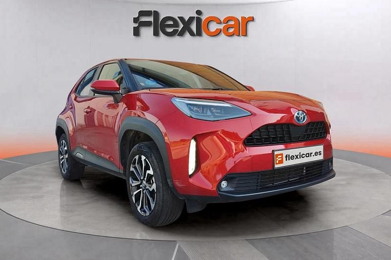 Granate Usado 2024 Toyota Yaris Hybrid Active | 23.690 € (Un poco caro) - Imagen 1/4