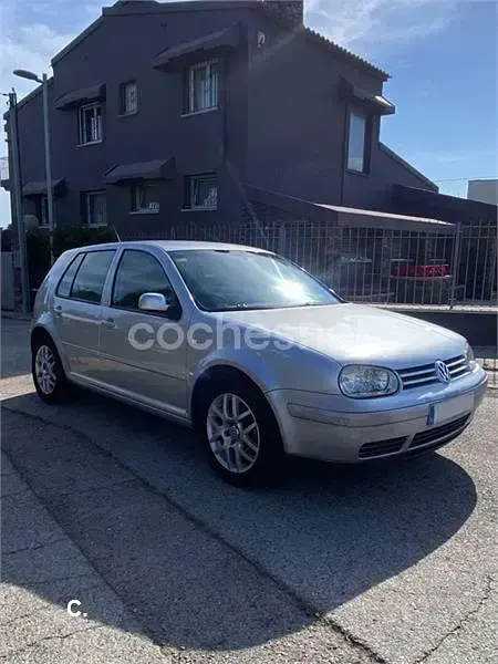 Usado VW Golf IV Highline 105 CV (77 kW) 2003 Gris / plata Berlina