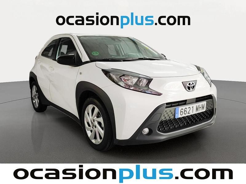 Usado Toyota Aygo X Play 72 CV (52 kW) 2023 Blanco SUV