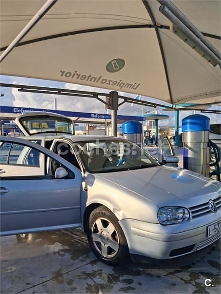 Usado VW Golf IV Highline 115 CV (84 kW) 2001 Gris / plata Berlina