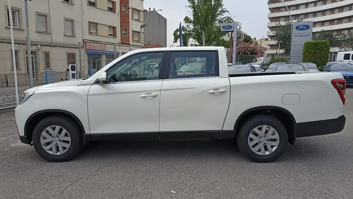 Usado SsangYong Musso 202 CV (148 kW) 2023 Blanco Pickup/Camioneta