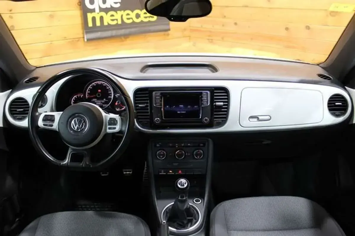 Usado VW Beetle Sportline 150 CV (110 kW) 2016 Blanco Utilitario