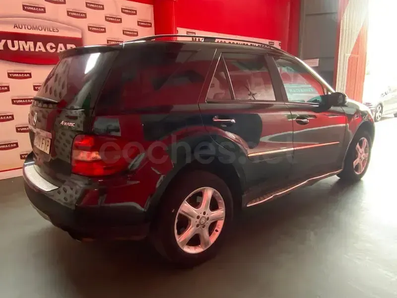Usado Mercedes ML320 224 CV (164 kW) 2007 Negro SUV