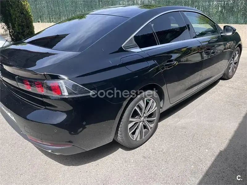 Usado Peugeot 508 Allure 130 CV (95 kW) 2021 Negro Berlina