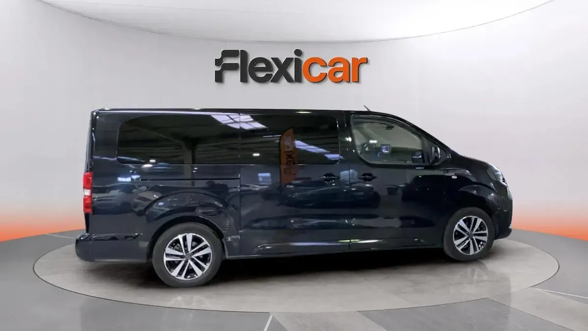 Usado Peugeot Traveller Business-Line 177 CV (130 kW) 2024 Negro Monovolumen