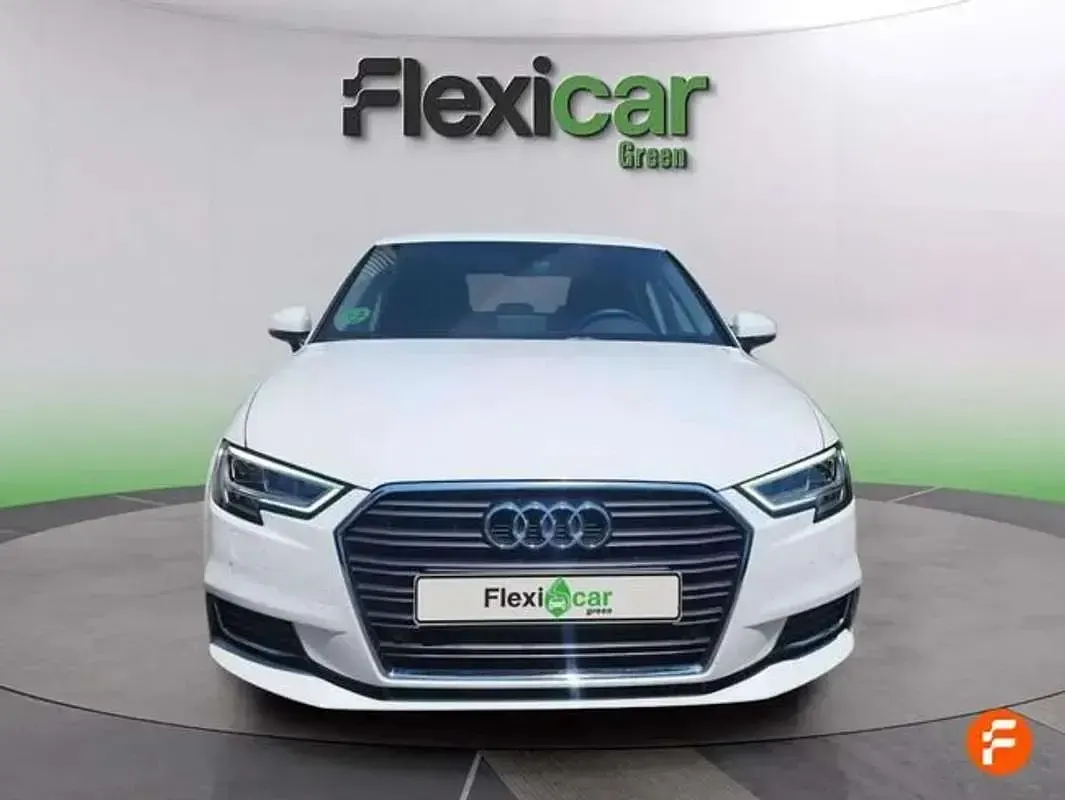 Usado Audi A3 Sportback 150 CV (110 kW) 2018 Blanco Utilitario