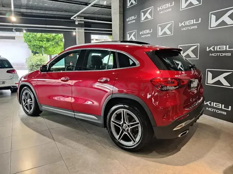 Usado Mercedes GLA200 150 CV (110 kW) 2021 Granate SUV