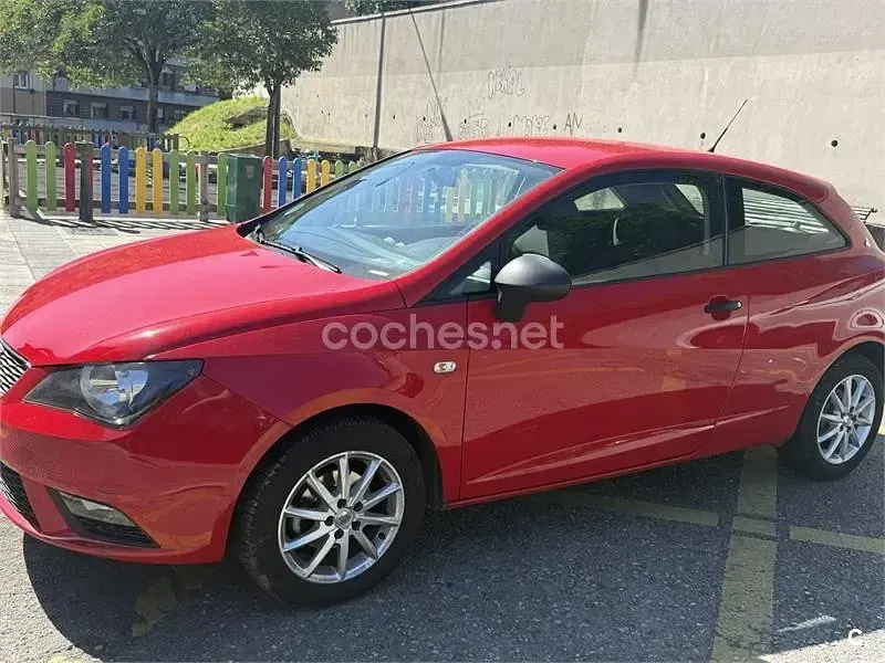 Usado Seat Ibiza SC Reference 70 CV (51 kW) 2013 Rojo Utilitario