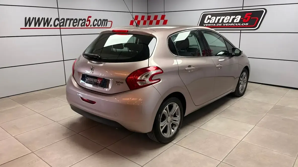 Usado Peugeot 208 Active 92 CV (67 kW) 2012 Gris Utilitario
