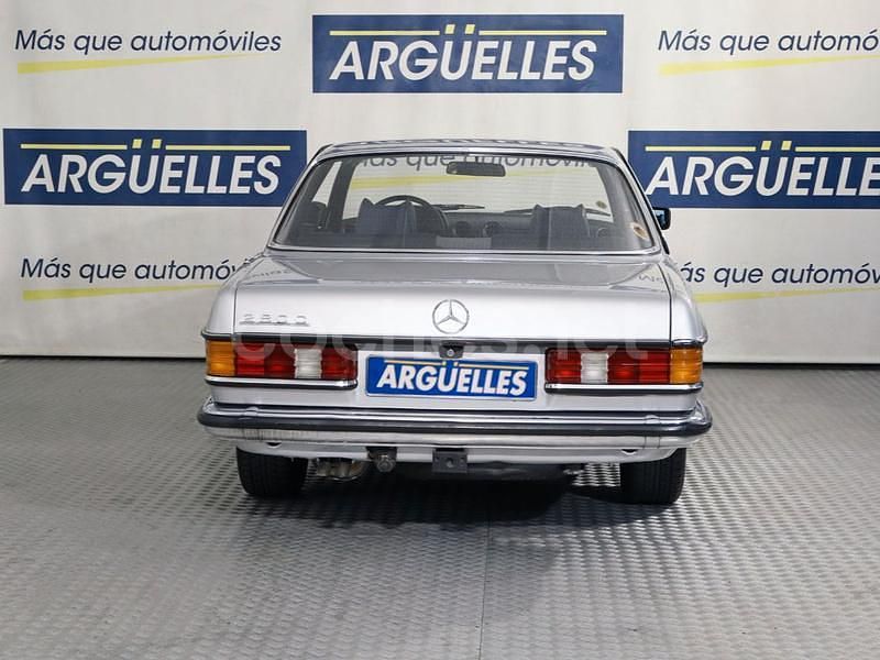 Usado Mercedes 280 156 CV (114 kW) 1979 Gris Coupe