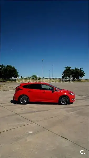 Usado Ford Focus ST-Line 125 CV (91 kW) 2018 Rojo Berlina