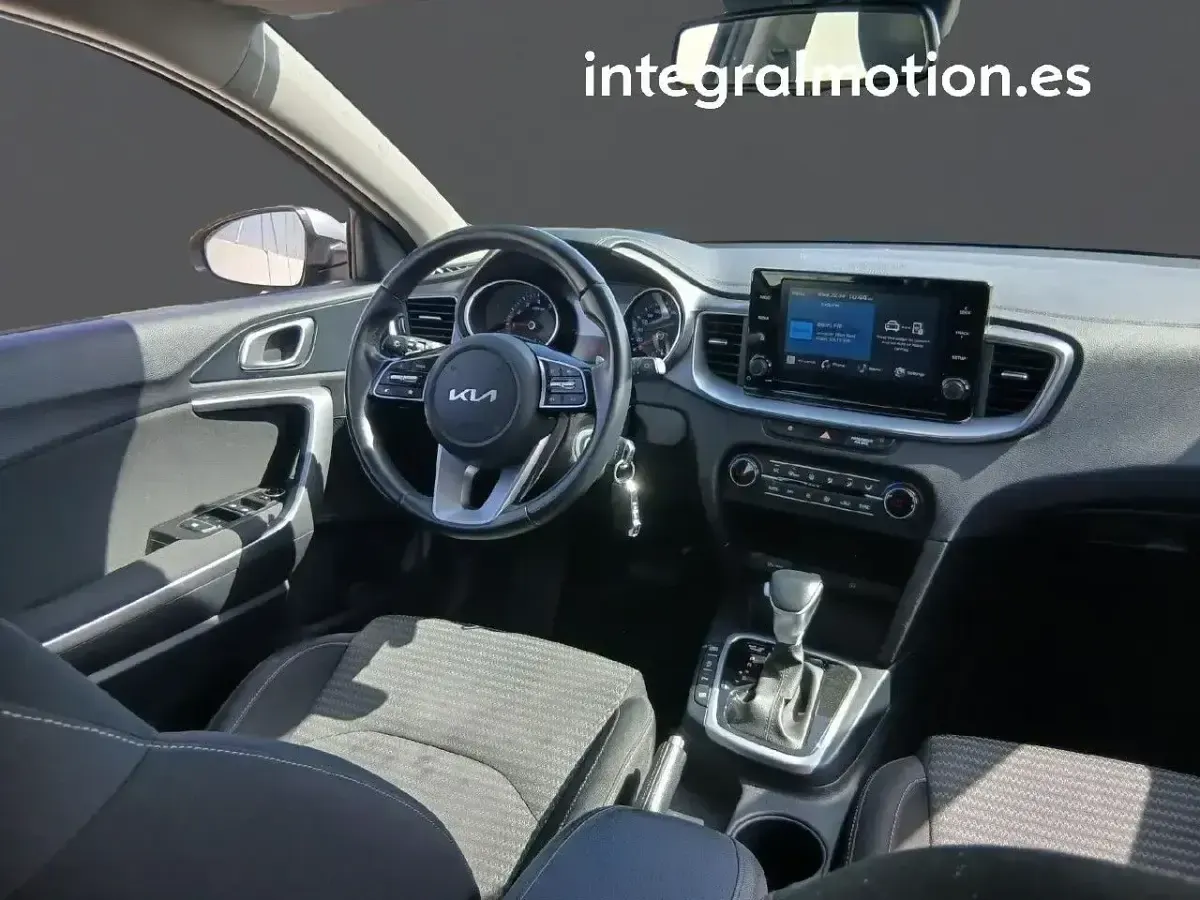 Usado Kia Ceed 120 CV (88 kW) 2022 Gris Utilitario