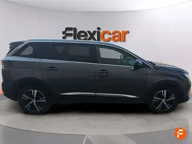 Usado Peugeot 5008 GT 130 CV (95 kW) 2021 Gris SUV