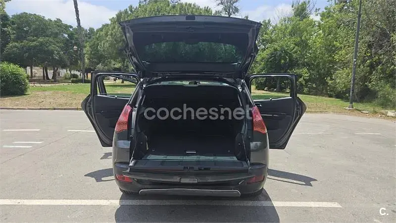 Usado Peugeot 3008 Premium 110 CV (80 kW) 2010 Gris / plata Familiar