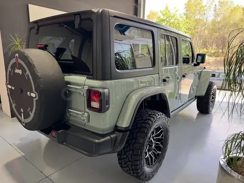 Usado Jeep Wrangler Rubicon 272 CV (200 kW) 2023 Gris / plata SUV