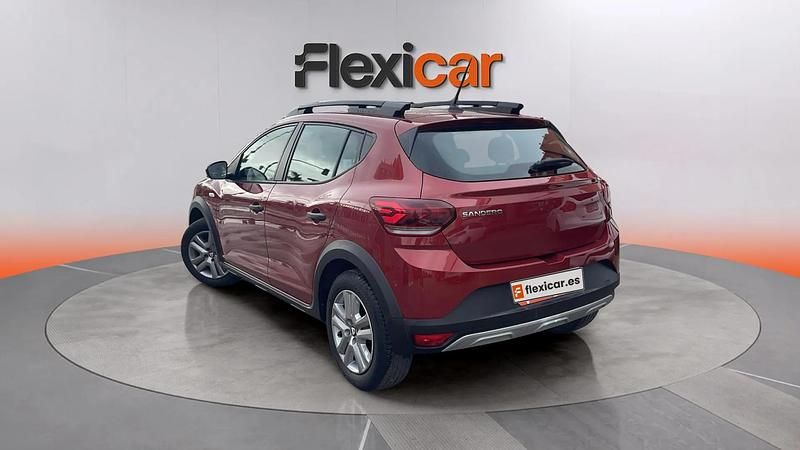 Usado Dacia Sandero Essentiel 91 CV (66 kW) 2022 Granate Berlina