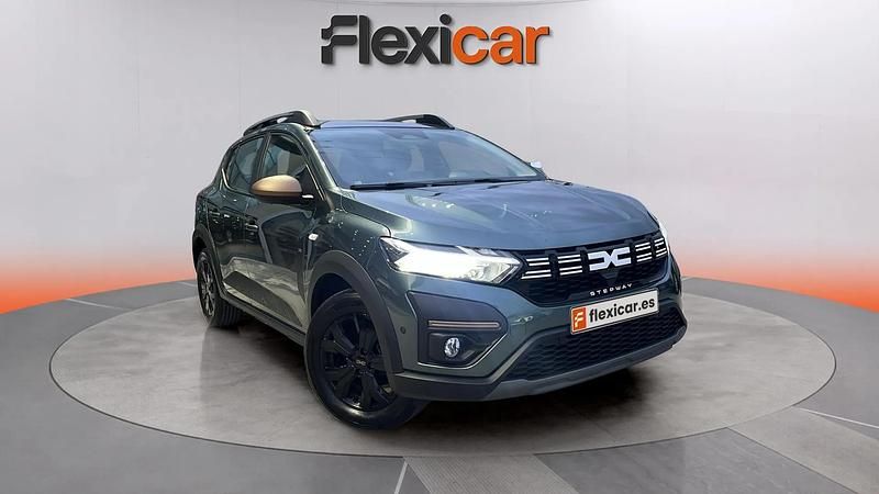 Usado Dacia Sandero Expression 101 HP (74 kW) 2025 Verde Sedan