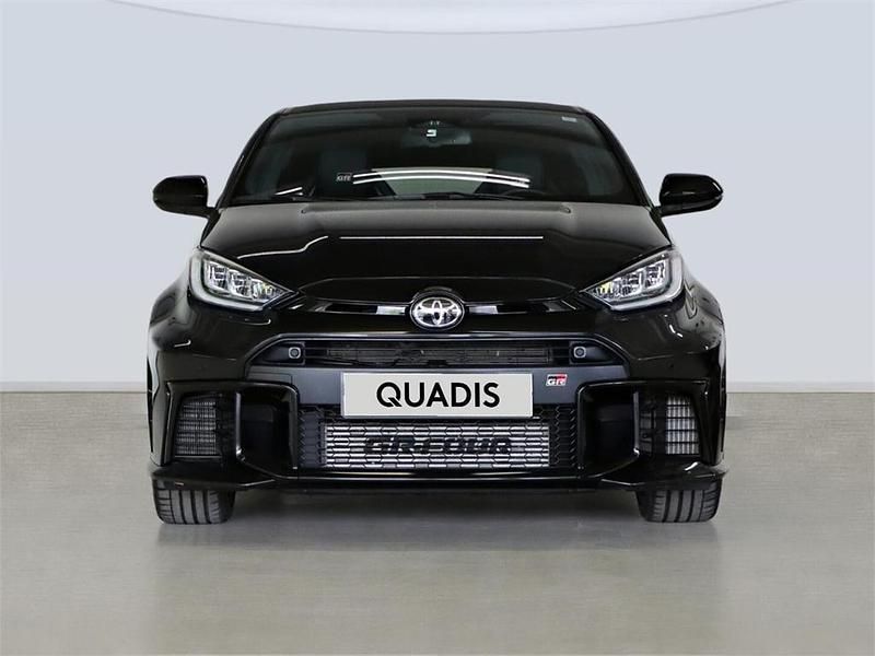 Usado Toyota Yaris 280 CV (205 kW) 2025 Negro Utilitario